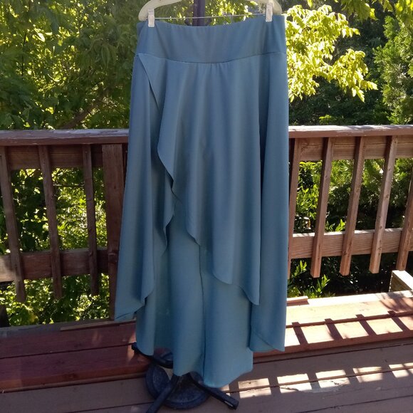 Halara flowy skirt with attached shorts sz 1X NEW - Picture 1 of 9